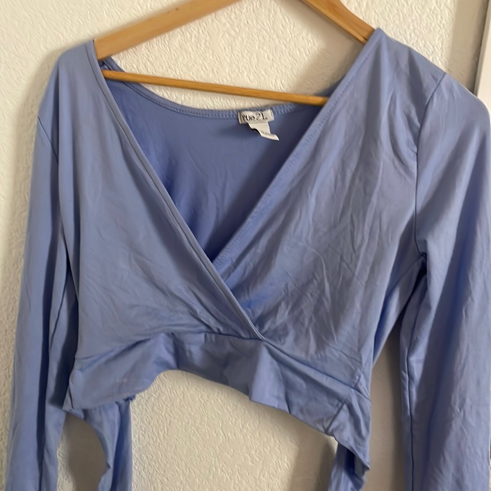 adorable wrap around top!